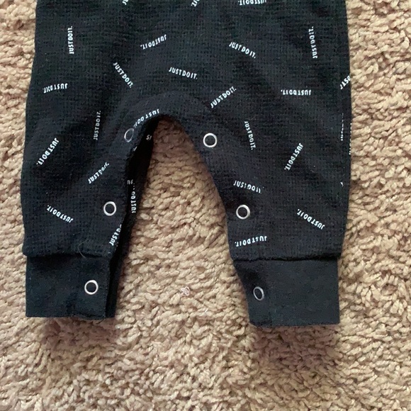 Nike Newborn Thermal One Piece - Picture 4 of 5